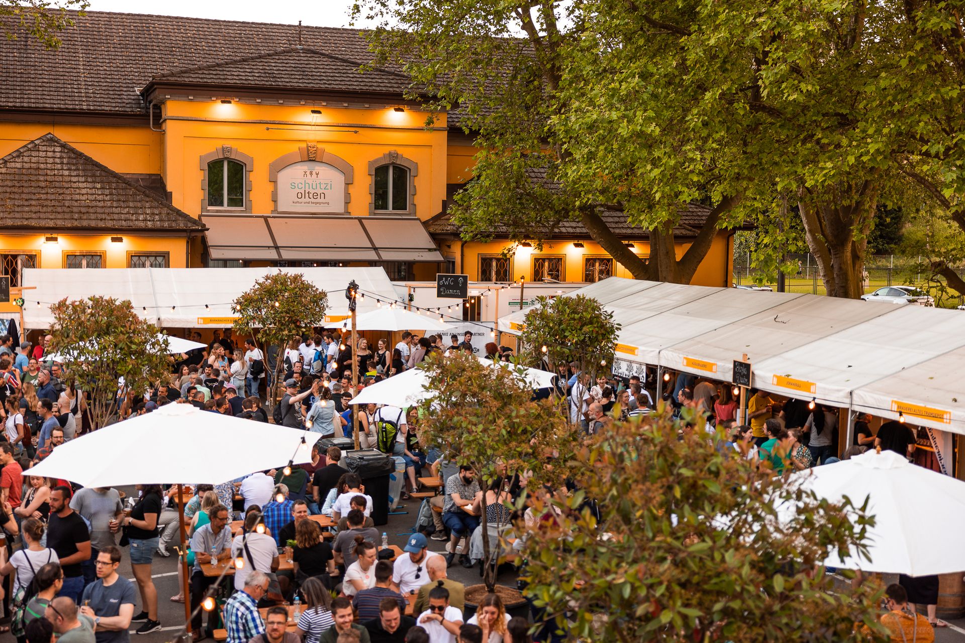 D'Outner Biermäss mit Stadtwächter
